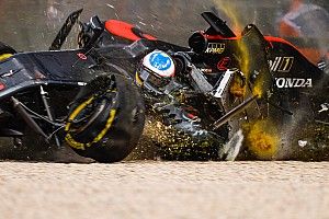 Fotostrecke: Der fürchterliche Unfall von Fernando Alonso in Melbourne