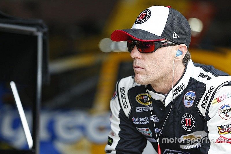Harvick leads Earnhardt in abbreviated Cup practice