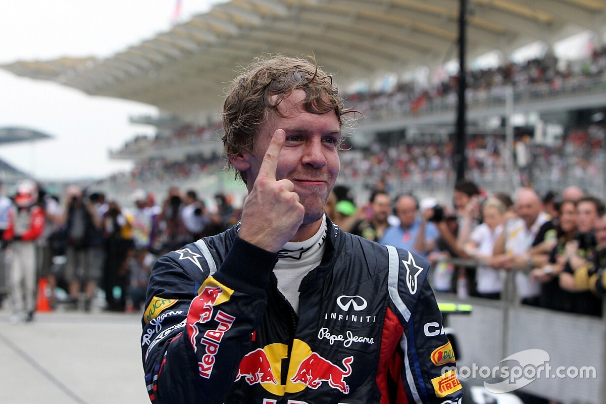 Vettel confirma que teve conversas com Renault e diz que aceitaria vaga na Red Bull se tiver oportunidade