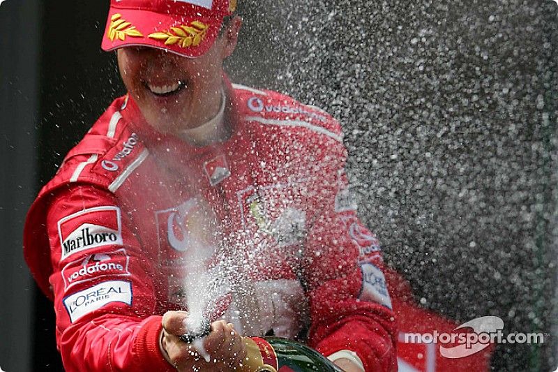 Podium: champagne voor Michael Schumacher