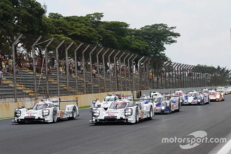 Start: #20 Porsche Team Porsche 919 Hybrid: Mark Webber, Brendon Hartley, Timo Bernhard and #14 Porsche Team Porsche 919 Hybrid: Romain Dumas, Neel Jani, Marc Lieb lead