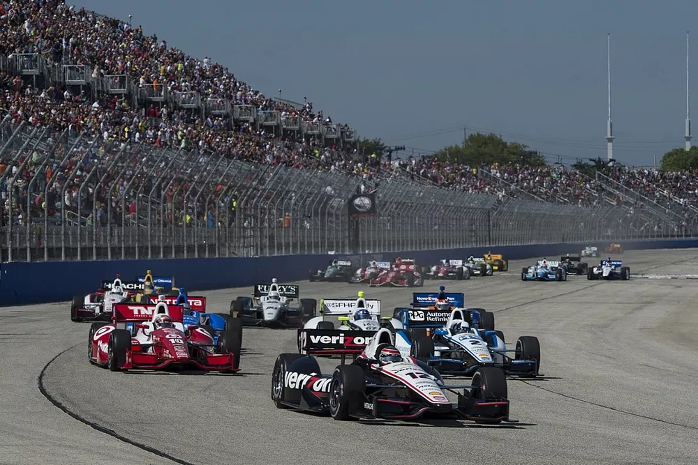 Start: Will Power leads