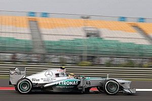 Hamilton esclarece polêmica após comentários sobre Índia