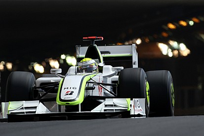 Пэрис Хилтон познакомили с двойным диффузором Brawn GP. Она сама попросила!