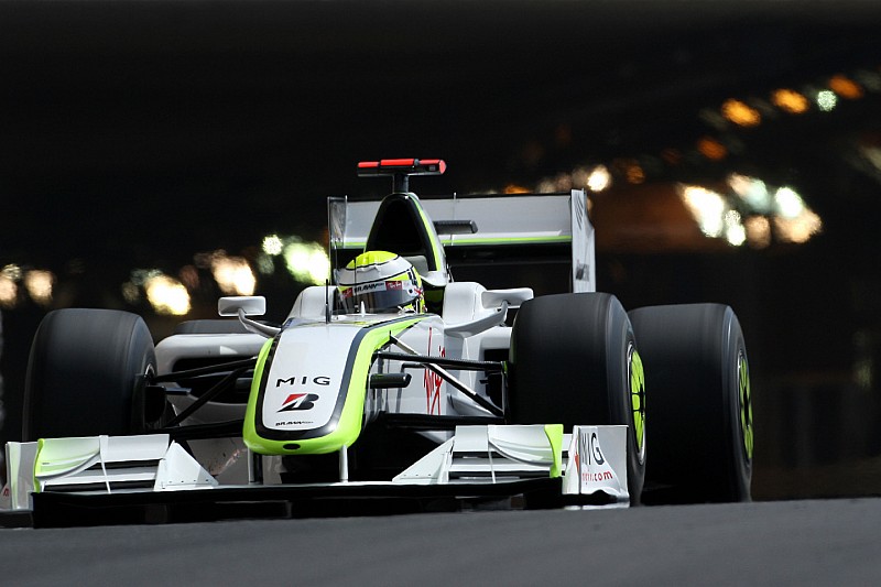 Пэрис Хилтон познакомили с двойным диффузором Brawn GP. Она сама попросила!