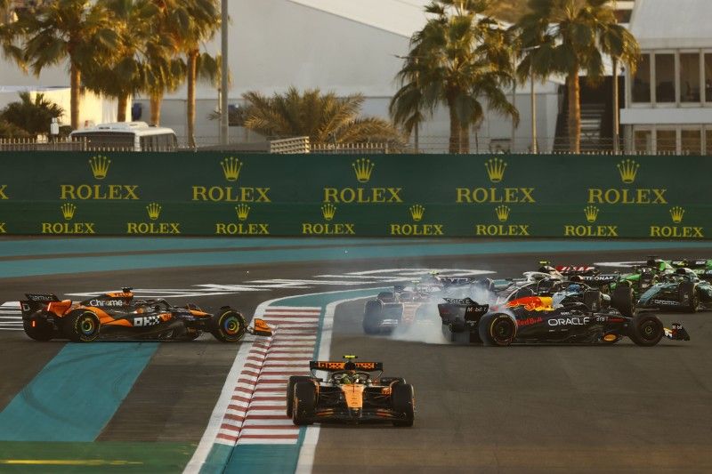 Oscar Piastri en la colisión con Max Verstappen