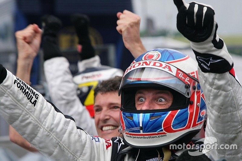 Jenson Button viert zijn eerste overwinning