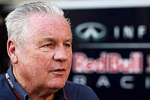 Jones: Williams'ın iki tecrübesiz pilotla yarışması hataydı