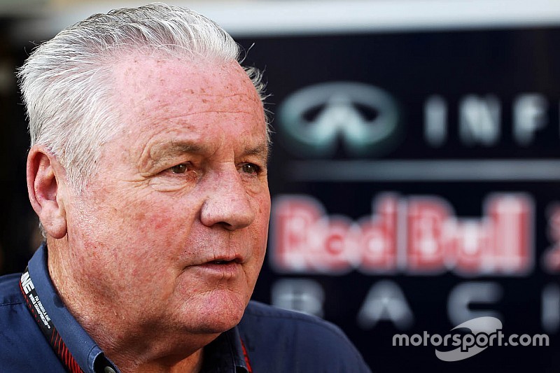 Jones: Williams'ın iki tecrübesiz pilotla yarışması hataydı