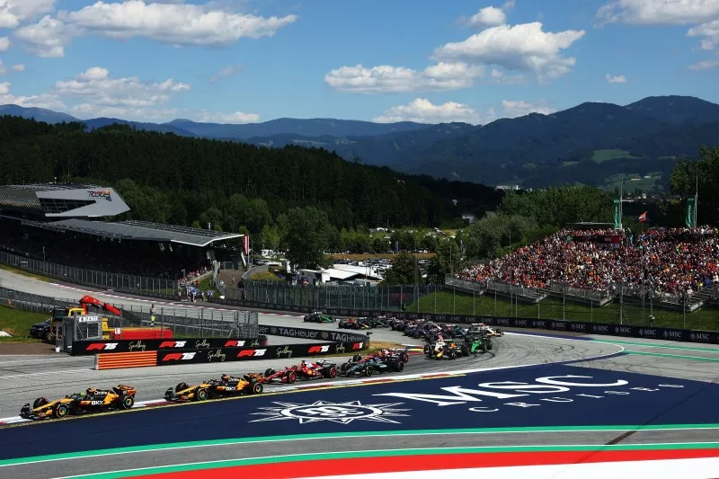 Lewis Hamilton, Mercedes F1 W14, Max Verstappen, Red Bull Racing RB19, Fernando Alonso, Aston Martin AMR23