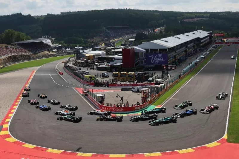 Lewis Hamilton, Mercedes F1 W14, Max Verstappen, Red Bull Racing RB19, Fernando Alonso, Aston Martin AMR23
