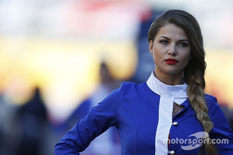 2019-től minden F1-es versenyen visszatérhetnek a rajtrácslányok?