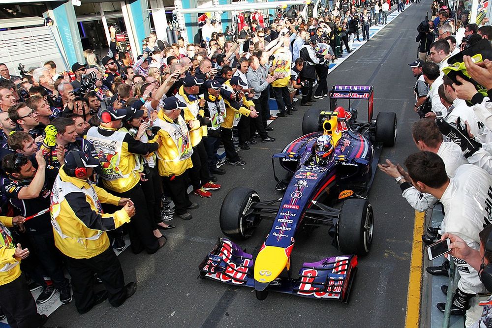 A Red Bull kedves gesztusa Ricciardo felé az első közös futamot követően