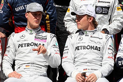 Шумахер издевался над Росбергом? Экс-руководитель Mercedes не верит