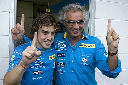 Briatore 2008-ban feljelentette a „Miki egér Világtanácsot”