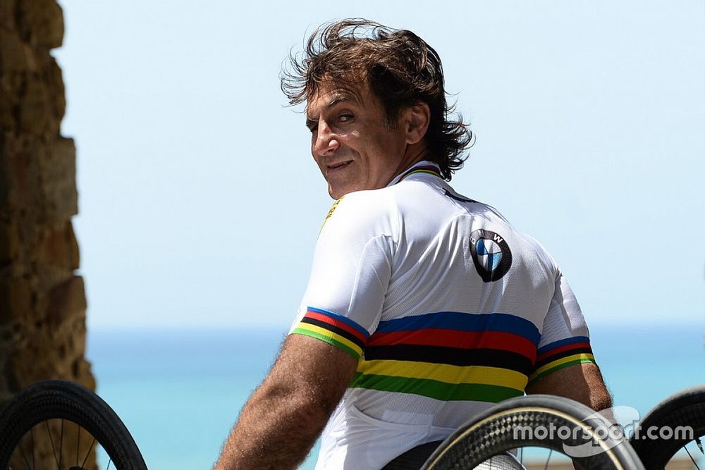 Alex Zanardi se prepara para un triatlón de larga distancia que se celebrará en Hawai en octubre