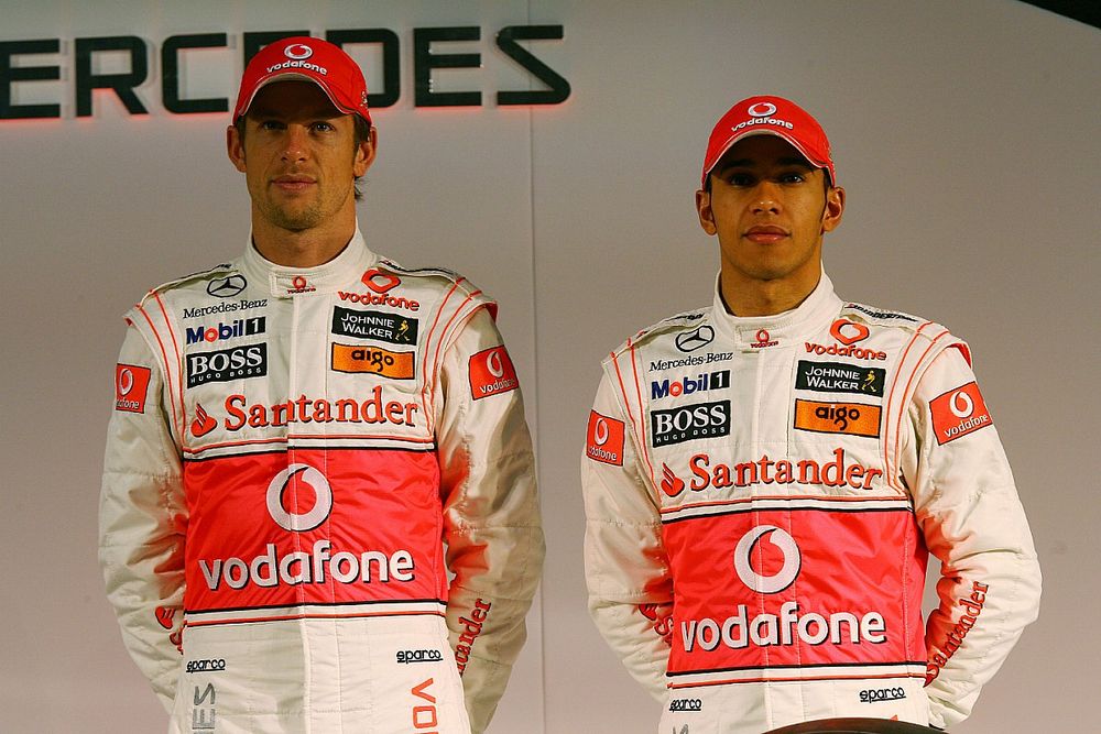 Button: Lewis naivan azt hitte, hogy maga köré építheti a csapatot