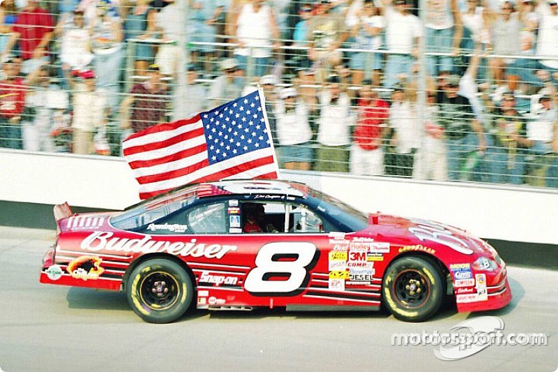 11 de setembro, e não Senna, inspira comemoração de piloto da NASCAR
