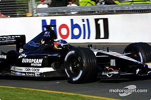 Así fue el debut de Alonso en F1 en 2001: caótico