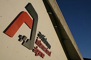 Команды Формулы 1 отказались от тестов на новых трассах-2020