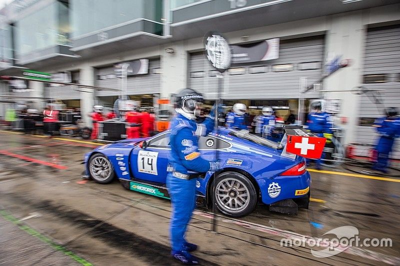 Arrêt au stand -  #14 Emil Frey Racing G3 Jaguar: Jonathan Hirschi, Gabriele Gardel, Fredy Barth, Emil Frey