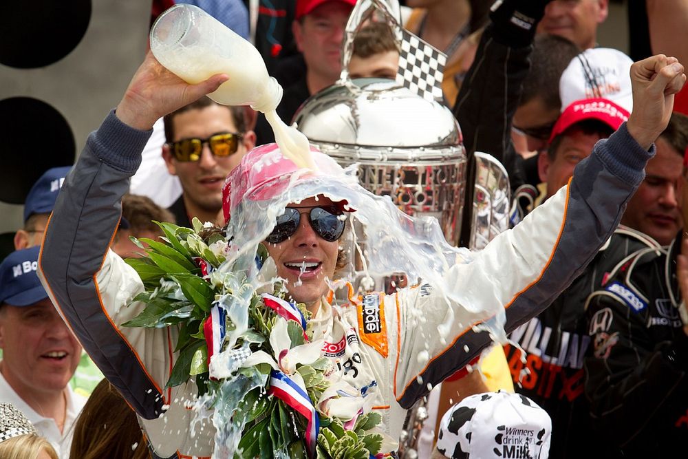 Retro: Wheldon wint tweede Indy 500 na zinderende ontknoping
