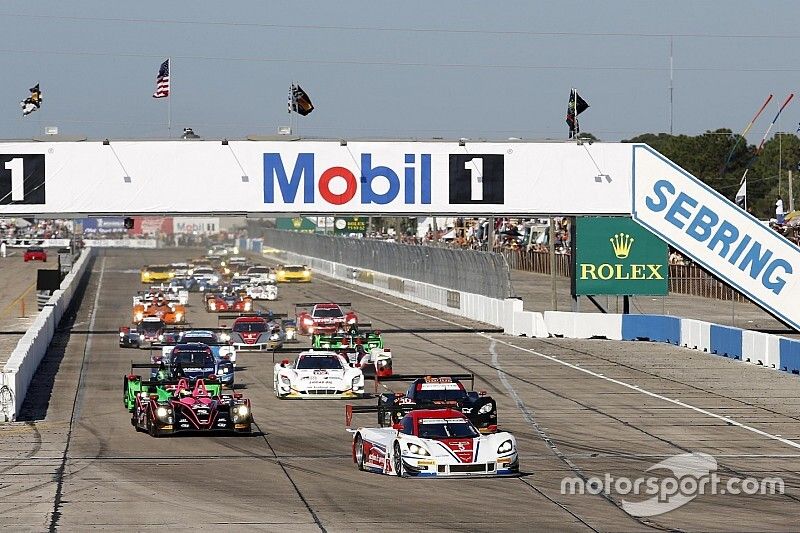 Start: #5 Action Express Racing Corvette DP Chevrolet: Joao Barbosa, Christian Fittipaldi, Sébastien Bourdais leads