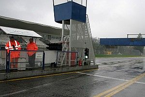 На трассе в Имоле пошел дождь