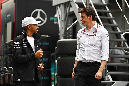 Hamilton é contra chefe da Mercedes assumir a gestão da Fórmula 1