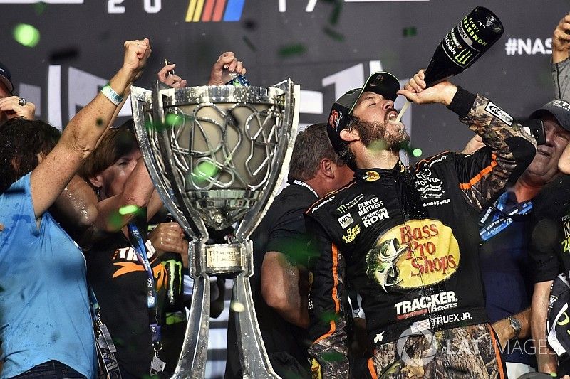 Martin Truex Jr vince ad Homestead ed è campione NASCAR 2017!