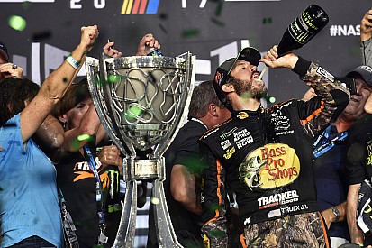 Martin Truex Jr vince ad Homestead ed è campione NASCAR 2017!