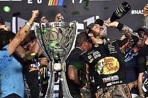 Martin Truex Jr vince ad Homestead ed è campione NASCAR 2017!