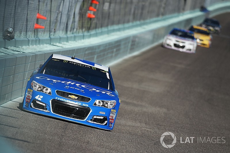 Larson dominates Stage 2, Truex takes championship lead