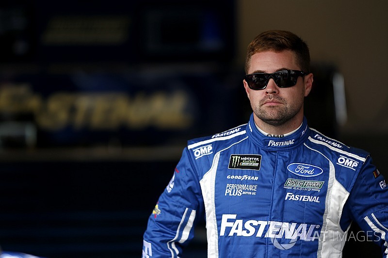 Stenhouse lidera la primera práctica en Atlanta con Suárez en 13°