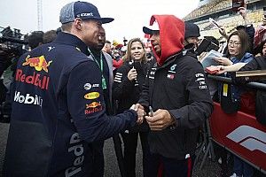 Хэмилтон поблагодарил Ферстаппена за его стиль пилотажа