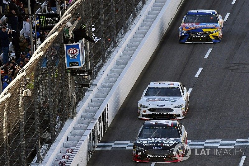 Clint Bowyer, Stewart-Haas Racing, Ford Fusion Haas Automation Demo Day celebrates his win