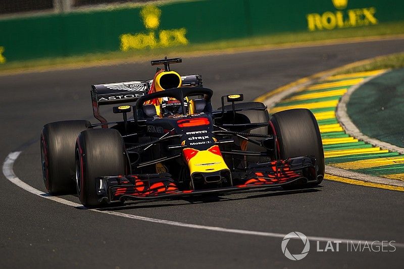 Ricciardo baalt: "Hamilton is niet te goed, maar Mercedes wel"