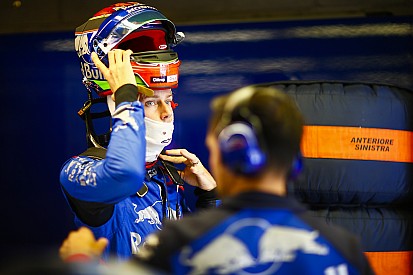 Hartley, geleceğiyle ilgili "sinir bozucu" sorulara odaklanmıyor