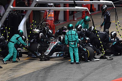 В Pirelli отвергли обвинения в помощи Mercedes