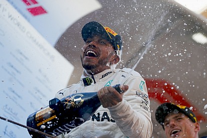 Hamilton onboard nézetéből a spanyol pezsgőzés