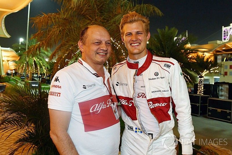 Marcus Ericsson, Sauber, célèbre son résultat à la fin de la course