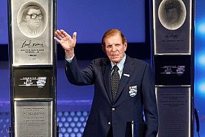 WWII hero and NASCAR HoF inductee Bud Moore dies at age 92