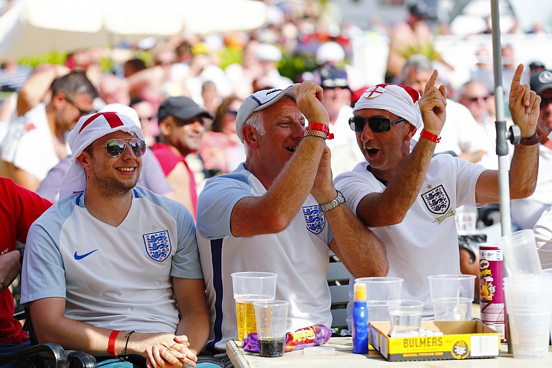 Óriási futballőrület a Forma-1-ben és a Brit Nagydíjon