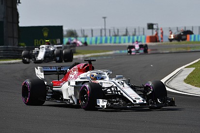 Ericsson ironiza Kimi: "não bebo nada no carro há 2 anos"
