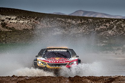 Peterhansel concedes Dakar victory hopes to Sainz