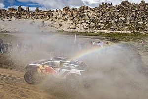 Sainz se hace con el liderato del Dakar tras los problemas de Peterhansel