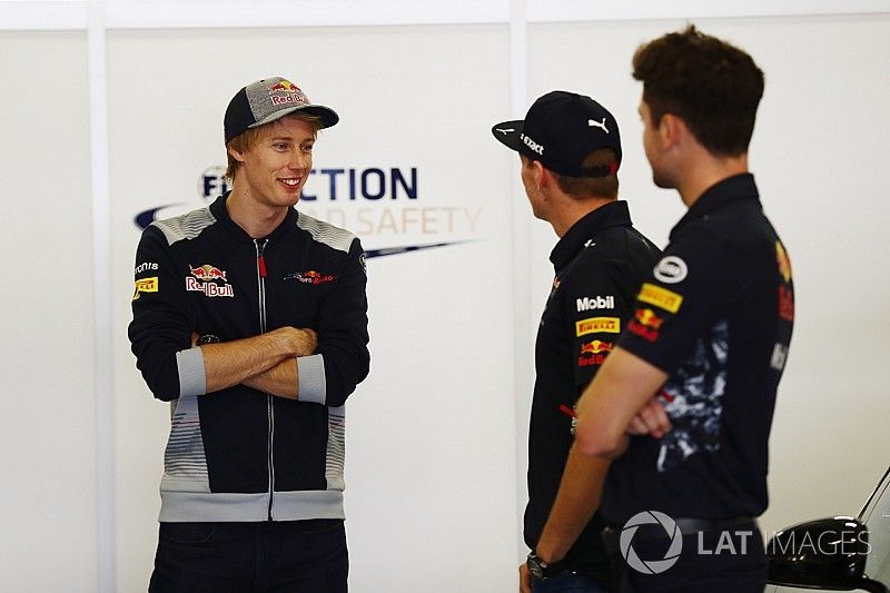 Brendon Hartley, Scuderia Toro Rosso, talks to Max Verstappen, Red Bull Racing