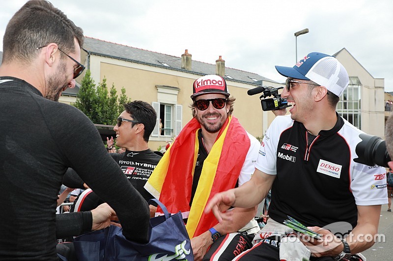 Brown: Alonso'nun McLaren'dan ayrıldığı haberleri doğru değil