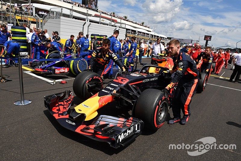 Max Verstappen, Red Bull Racing RB14 on the grid