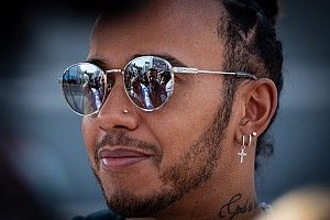 Hamilton nega interesse na F-E e se diz preocupado com politica no mundo